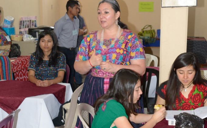 Día de los Derechos de las Mujeres Indígenas - Reunión con Saríah Acevedo, coordinadora del proyecto Derechos y Justicia para las Mujeres y Niñas Indígenas en Guatemala (DEMUJERES)  