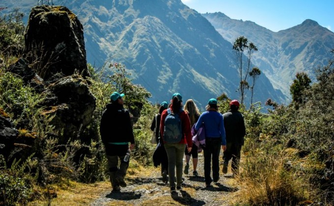 21 jeunes leaders du Canada et de la Bolivie font une différence dans le domaine du tourisme durable en Bolivie